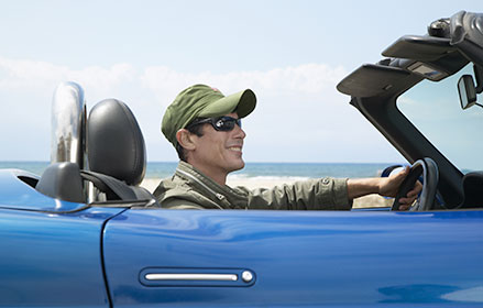 man vehicle, smiling with hat and sunglasses